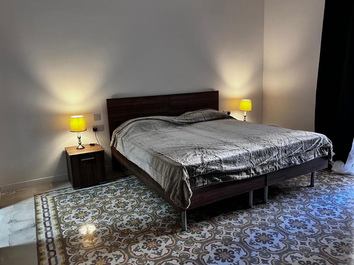 Villa Dar Barbara - Duplex 1 Double Bed Maltese Style House à Cospicua Extérieur photo